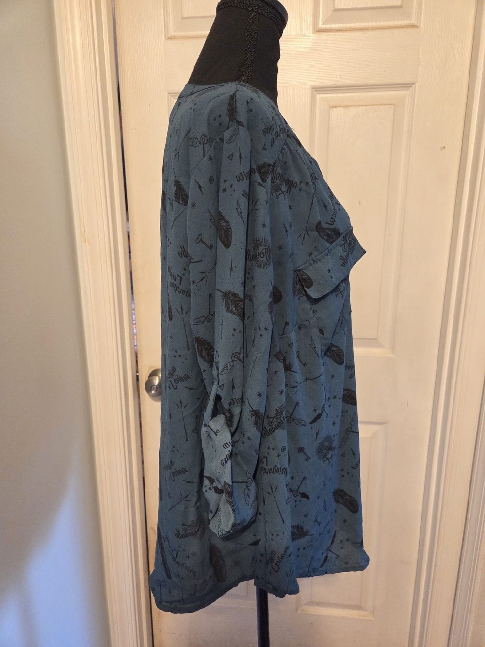 torrid Hunter Green Harry Potter Themed Bliuse - Picture 6 of 8
